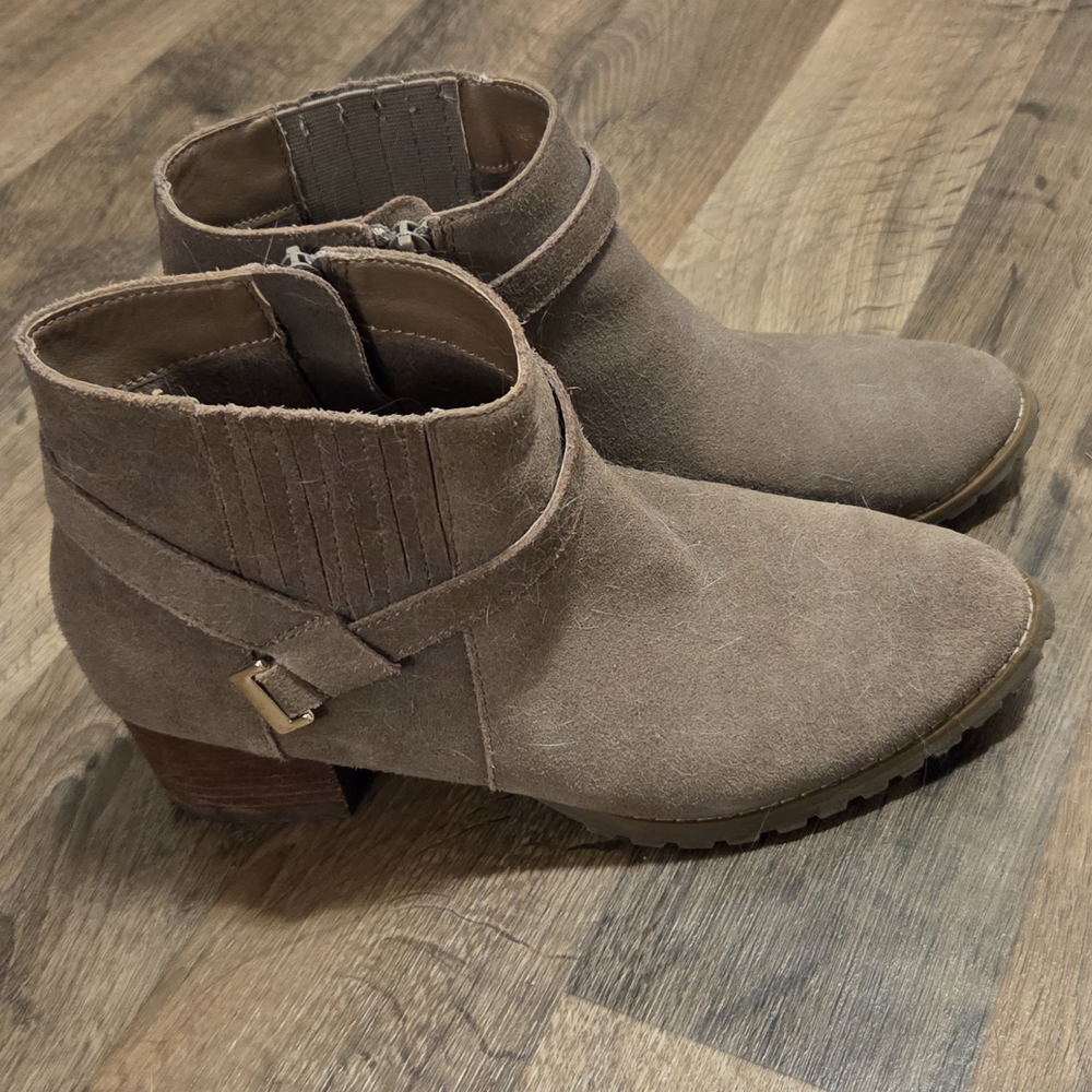 Crown Vintage Brown Suede Block Heel Booties size 8.5